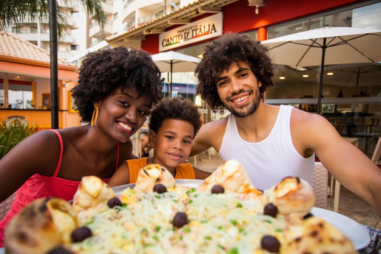 Wyndham Olimpia Royal Hotels Exteriör bild A family from Cape Verde