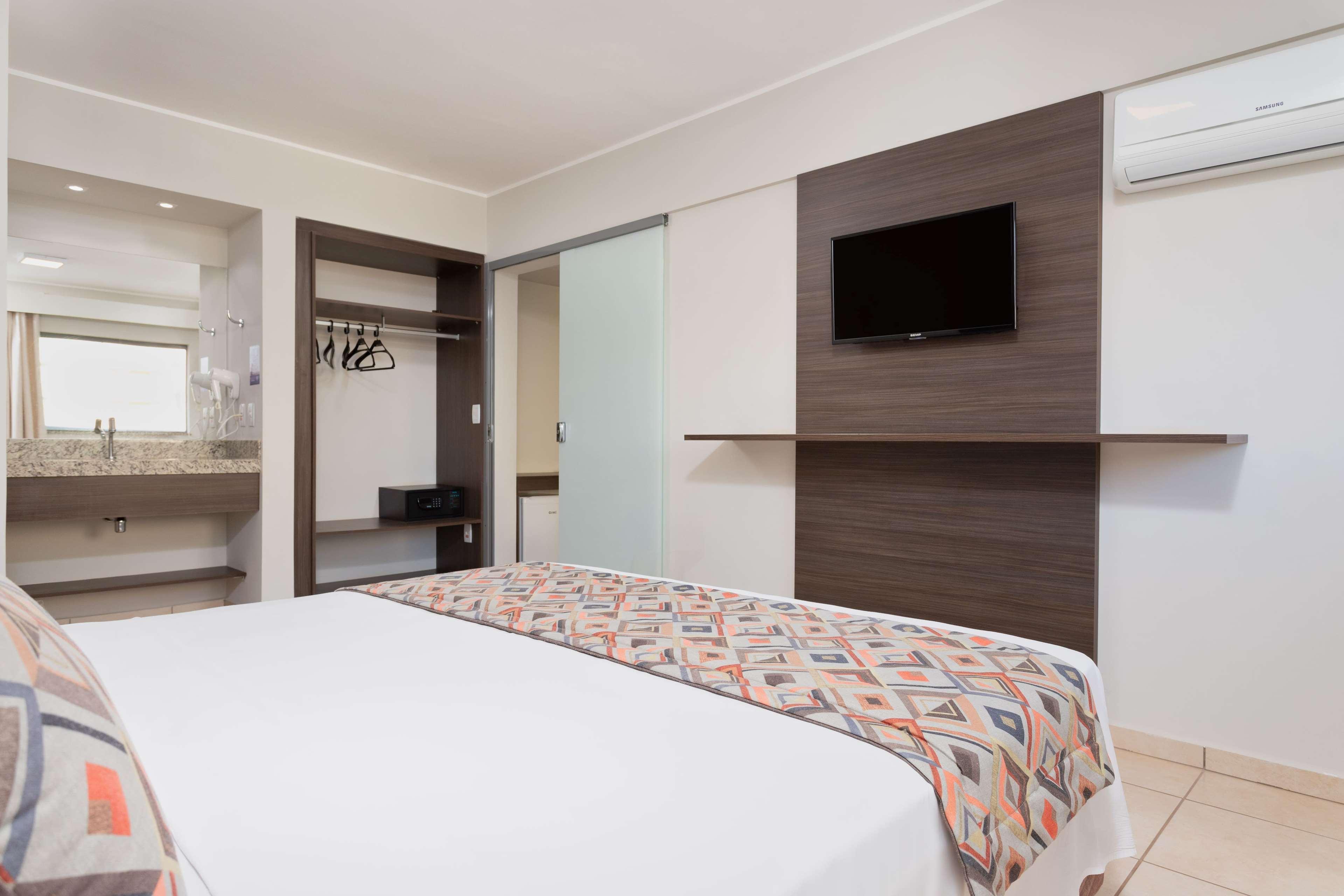 Wyndham Olimpia Royal Hotels Exteriör bild A room at the hotel