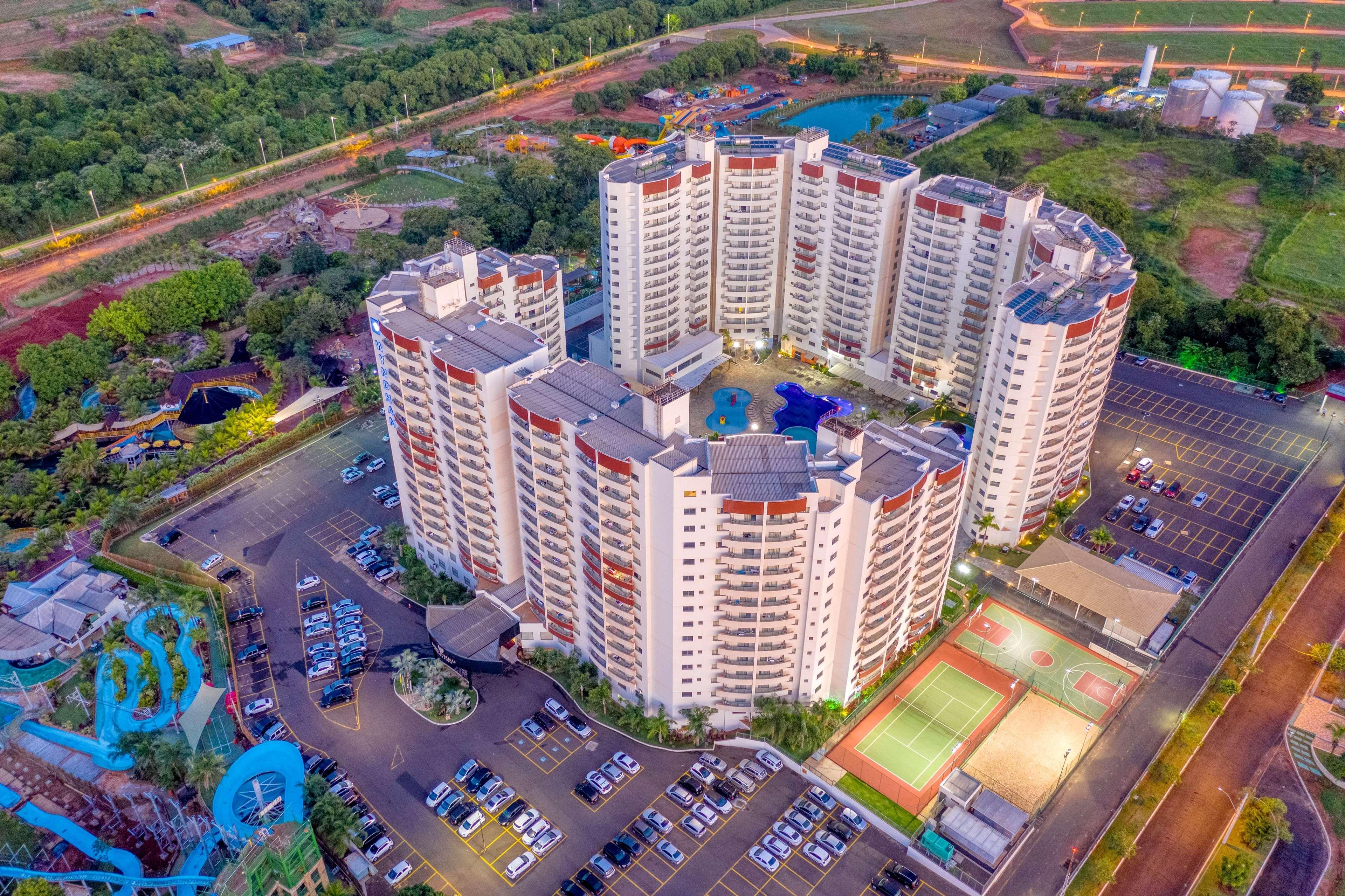 Wyndham Olimpia Royal Hotels Exteriör bild Aerial view of the complex