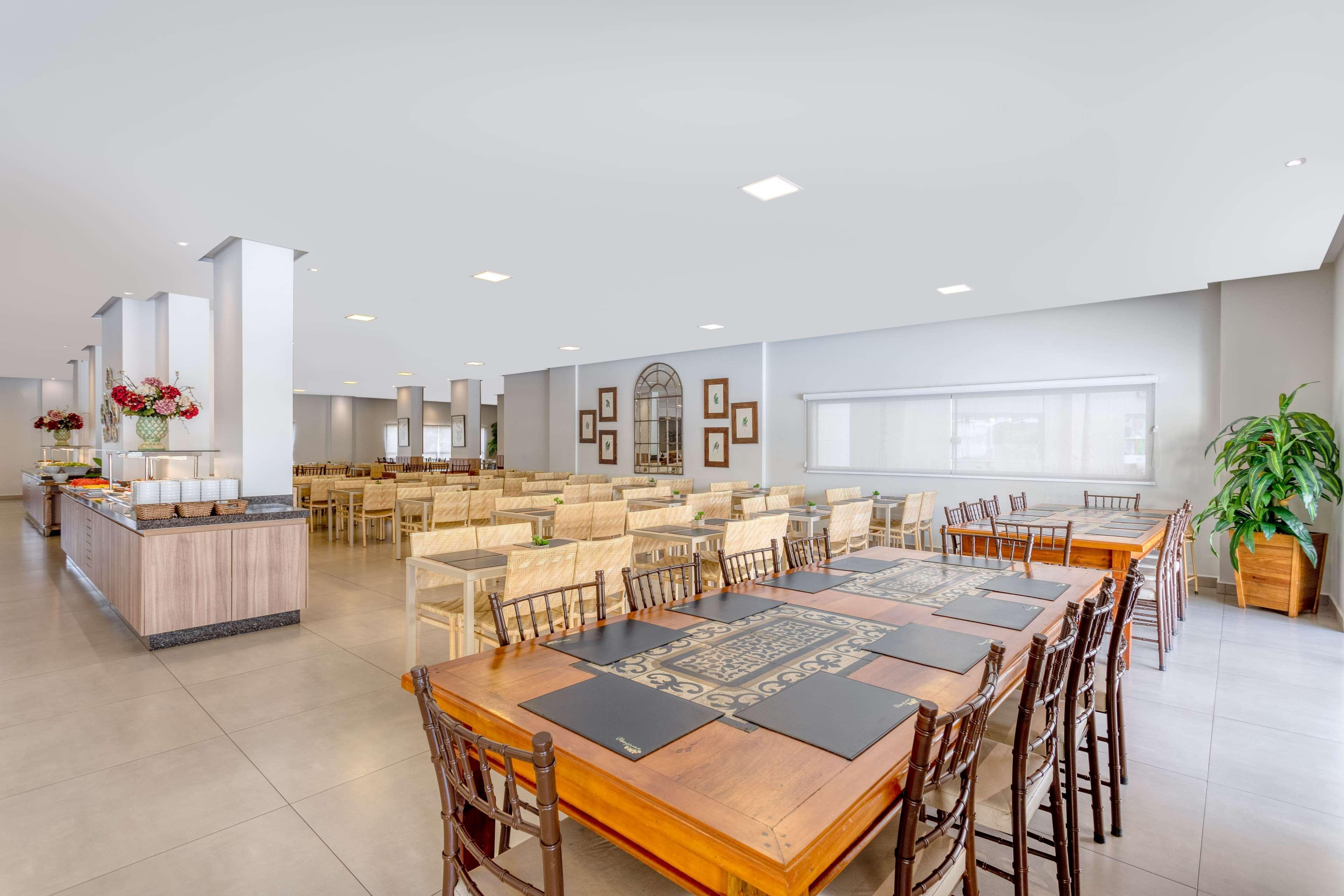 Wyndham Olimpia Royal Hotels Exteriör bild The dining room