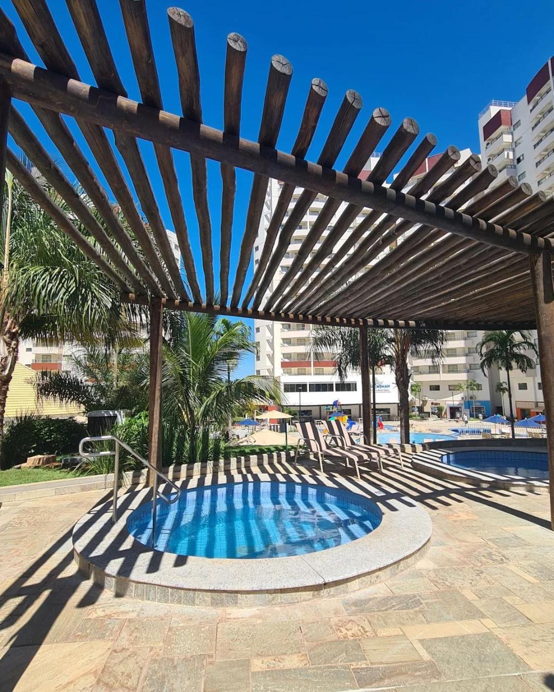 Wyndham Olimpia Royal Hotels Exteriör bild A pergola in a swimming pool